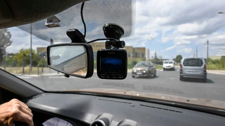 Installer une dashcam dans sa voiture quand on est chauffeur VTC