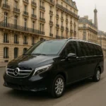 Un Mercedes Class V garé dans Paris