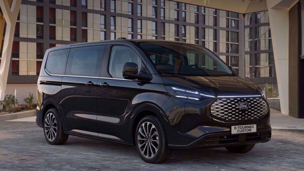Ford E Tourneo Custom de couleur noir
