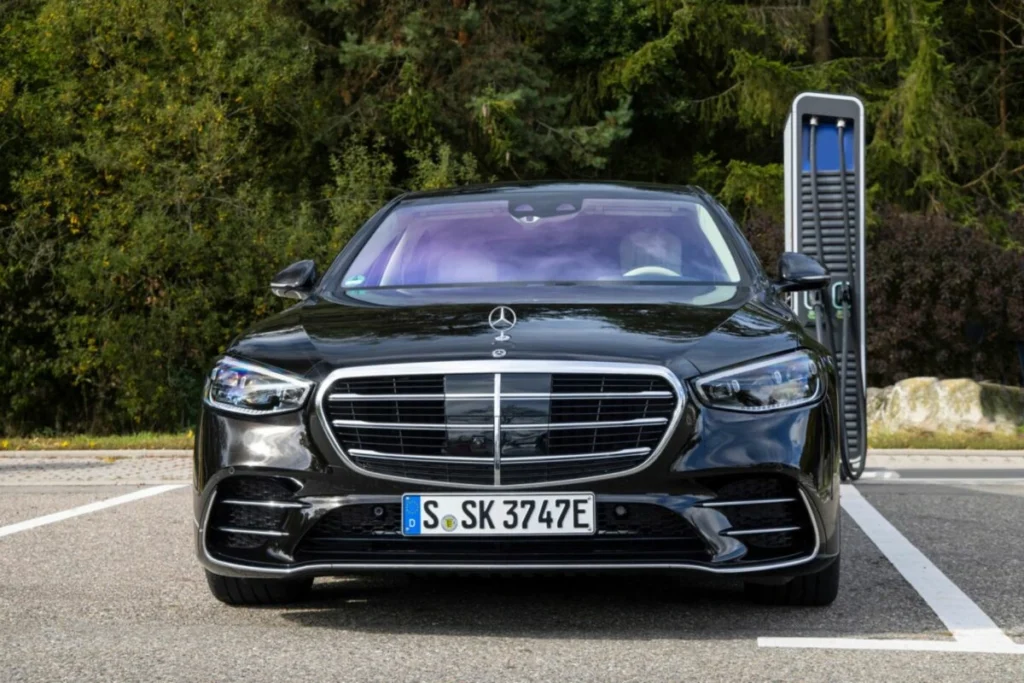 Mercedes Classe S hybride rechargeable en charge