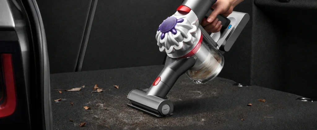 le Dyson Car est idéal pour nettoyer son coffre ou un van