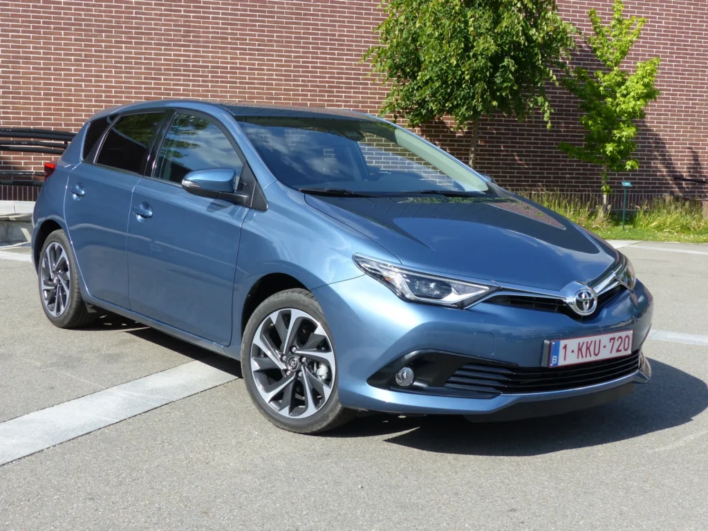 toyota auris 2